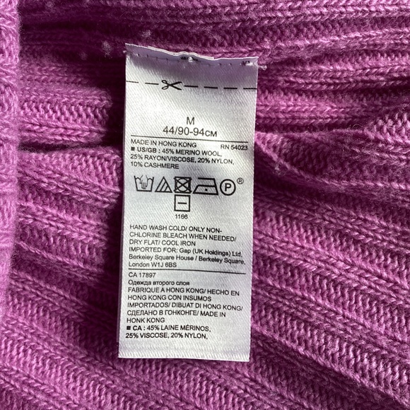 BANANA REPUBLIC LIGHTWEIGHT V NECK FILPUCCI ITALIAN YARN RIBBED FITTED SWEATER - Picture 7 of 10